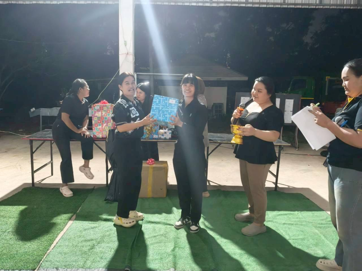 กิจกรรมจับฉลากของขวัญส่งท้ายปีเก่าต้อนรับปีใหม่ 