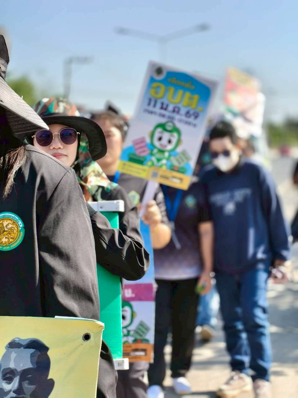 เดินขบวนรณรงค์เชิญชวนผู้มีสิทธิ์เลือกตั้งให้ไปใช้สิทธิ์ เลือกตั้ง นายกองค์การบริหารส่วนตำบลนายางกลัก และสมาชิกสภาองค์การบริหารส่วนตำบลนายางกลัก